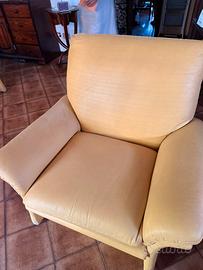 Poltrone in ecopelle, colore giallo ocra