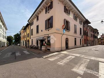 NEGOZIO A DESENZANO DEL GARDA