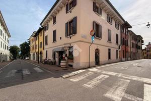 NEGOZIO A DESENZANO DEL GARDA