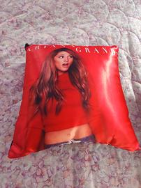 cuscini Ariana Grande decorativi 