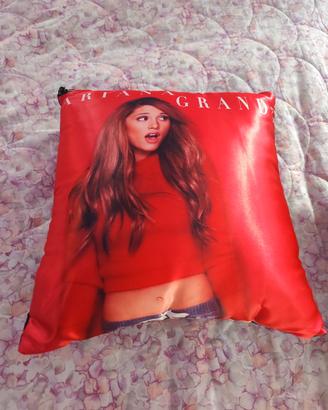 cuscini Ariana Grande decorativi 