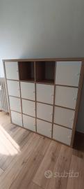 Libreria Ikea con cassetti
