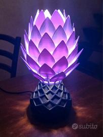 Lampada di design con forma floreale