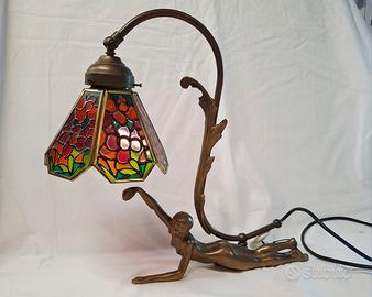 Lampada da tavolo stile Liberty