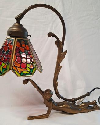 Lampada da tavolo stile Liberty