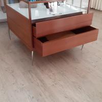 Banco espositore con cassetti