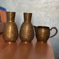 Set brocca e 2 vasi in ottone