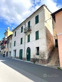 Rustico / Casale di 280 m² con più di 5 locali a P