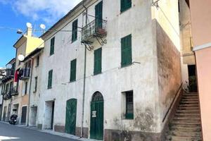 Rustico / Casale di 280 m² con più di 5 locali a P