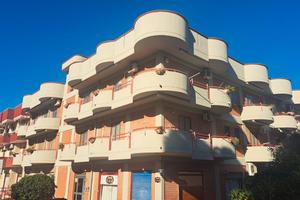 Secondo Piano S.A. Con Box Auto Di Circa 33 Mq