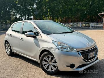 Peugeot 208 1.4 HDi 68 CV 5 porte Allure