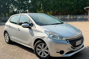 Peugeot 208 1.4 HDi 68 CV 5 porte Allure