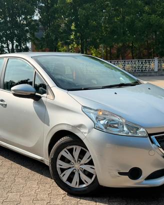 Peugeot 208 1.4 HDi 68 CV 5 porte Allure