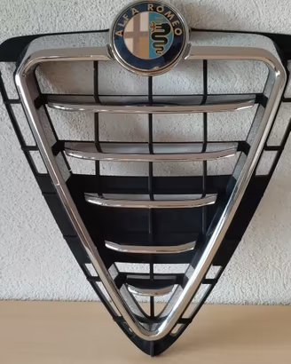 scudo anteriore alfa romeo giulietta del 2010