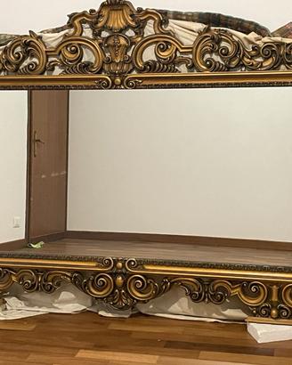 Grande specchio classico con cornice decorata