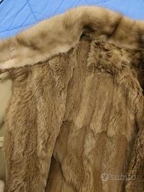 cappotto con collo e polsi in visone 