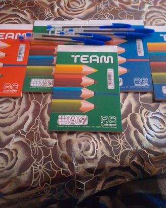 5 Tacchuini e 5 penne 