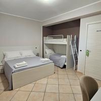 Camera matrimoniale con letto a castello completa