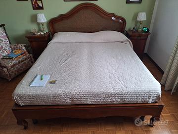 letto matrimoniale in legno di noce 