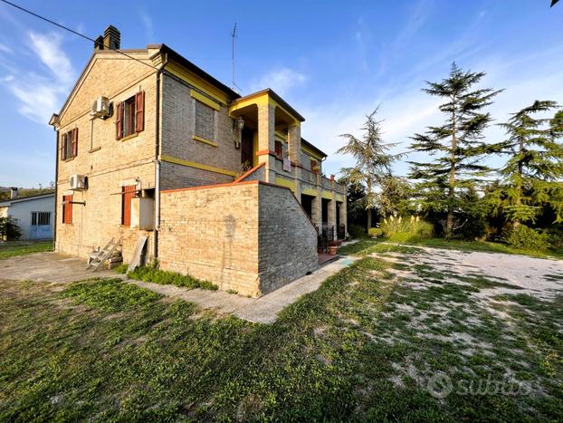 Casa Colonica con Terreno - Fermo