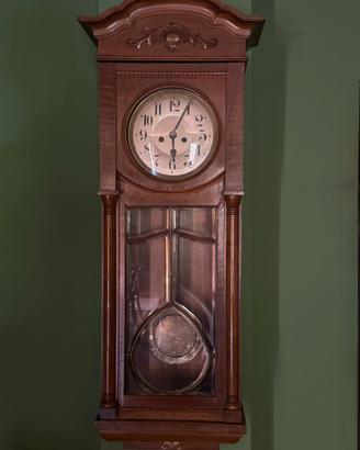 Pendolo da Parete d'Epoca in Legno Intagliato