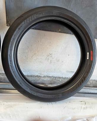 Gomme Pirelli stradali e slik