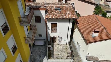 2 LOCALI A L'AQUILA