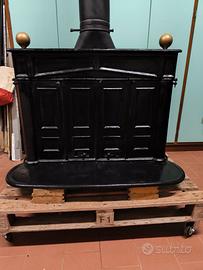 Stufa Franklin in ghisa con tubi .Smontabile .