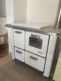 Stufa a legna con cucina e forno