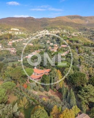 Villa di 400 m² con più di 5 locali a Velletri