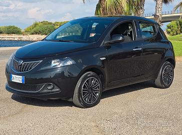 Lancia Ypsilon 1.0 FireFly 5 porte S&S Hybrid Albe