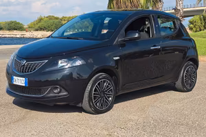 Lancia Ypsilon 1.0 FireFly 5 porte S&S Hybrid Albe
