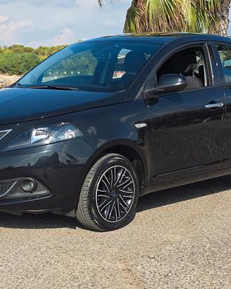 Lancia Ypsilon 1.0 FireFly 5 porte S&S Hybrid Albe