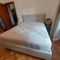 Letto matrimoniale con contenitore