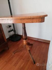 Tavolino da salotto o da gioco a tripode