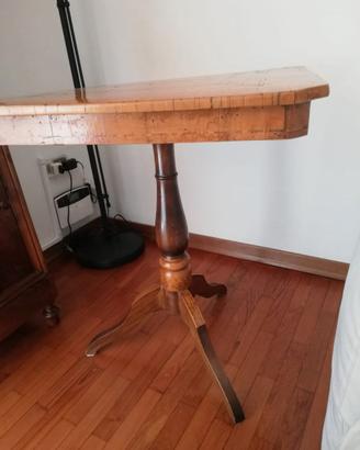 Tavolino da salotto o da gioco a tripode