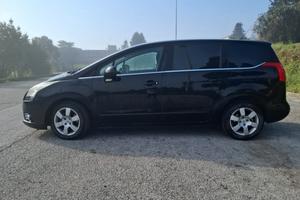 Peugeot 5008 1.6 diesel anno 2013 5 posti