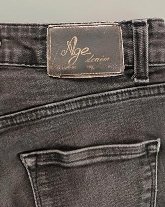 Jeans attillati elasticizzati neri