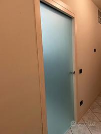 Porta scorrevole in vetro