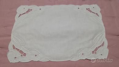 Centro ricamato a mano cm 25 x 35