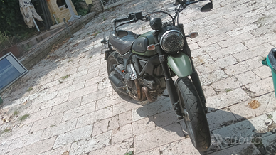 Scrambler 800 desert