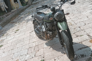 Scrambler 800 desert