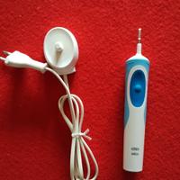 Spazzolino elettrico Oral-b con caricabatterie 