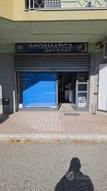 Magazzino commerciale su strada principale