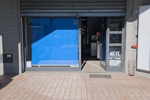 Magazzino commerciale su strada principale