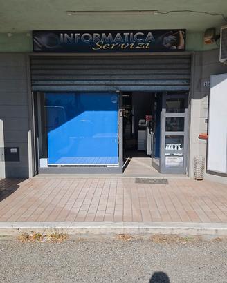 Magazzino commerciale su strada principale