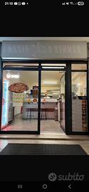 Locale pizzeria accessori compresi