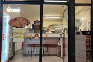 Locale pizzeria accessori compresi