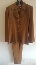 Tailleur donna color cammello