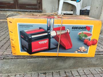 macchina spremipomodoro